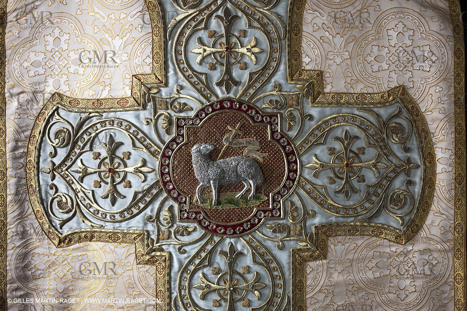 04 02 2013 - Marseille(FRA,13), Notre Dame de la Garde, liturgical clothing