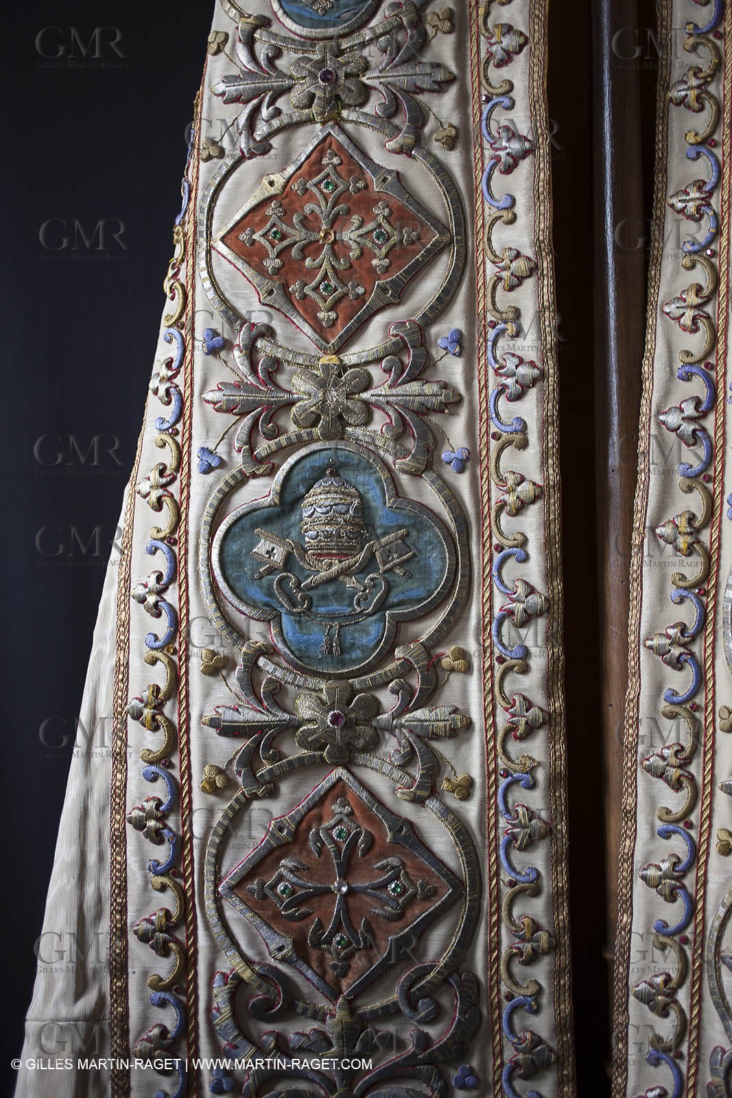 04 02 2013 - Marseille(FRA,13), Notre Dame de la Garde, liturgical clothing