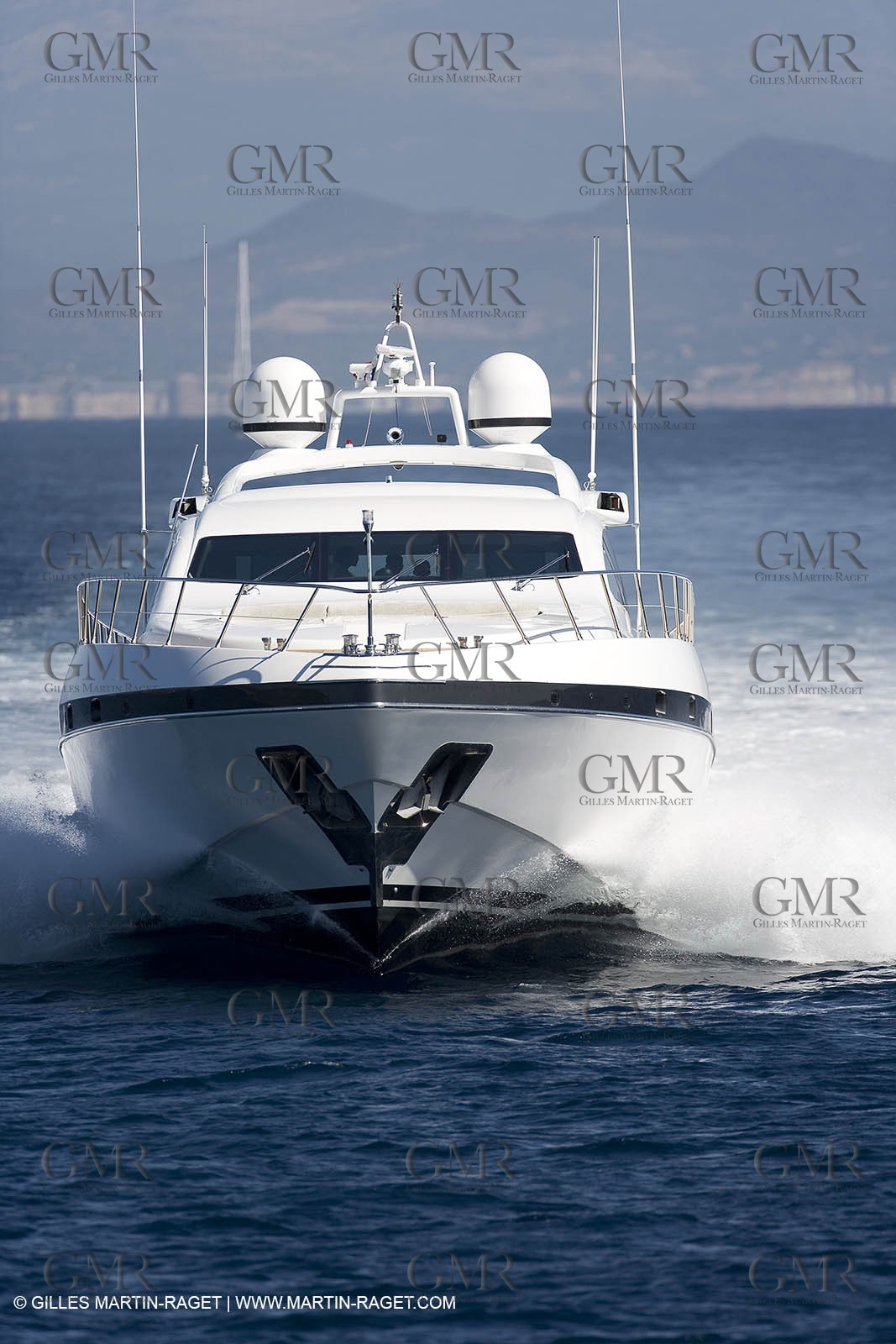 06 09 2007 - Saint Tropez (FRA, 83) - Superyachts - Motoryachts - Mangusta 92 Triple Fun in Saint Tropez - Mooring at Club 55 at Pampelonne Beach