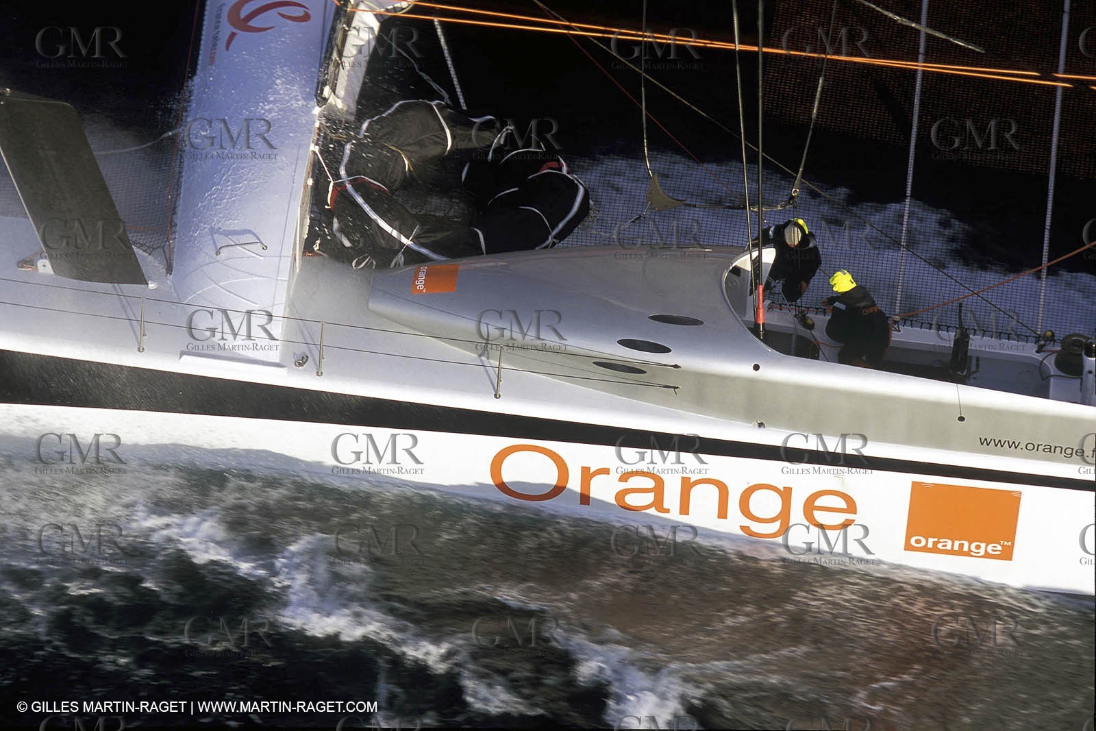 Orange II-2004 Jules Verne Trophy-Ouessant-2nd line crossing