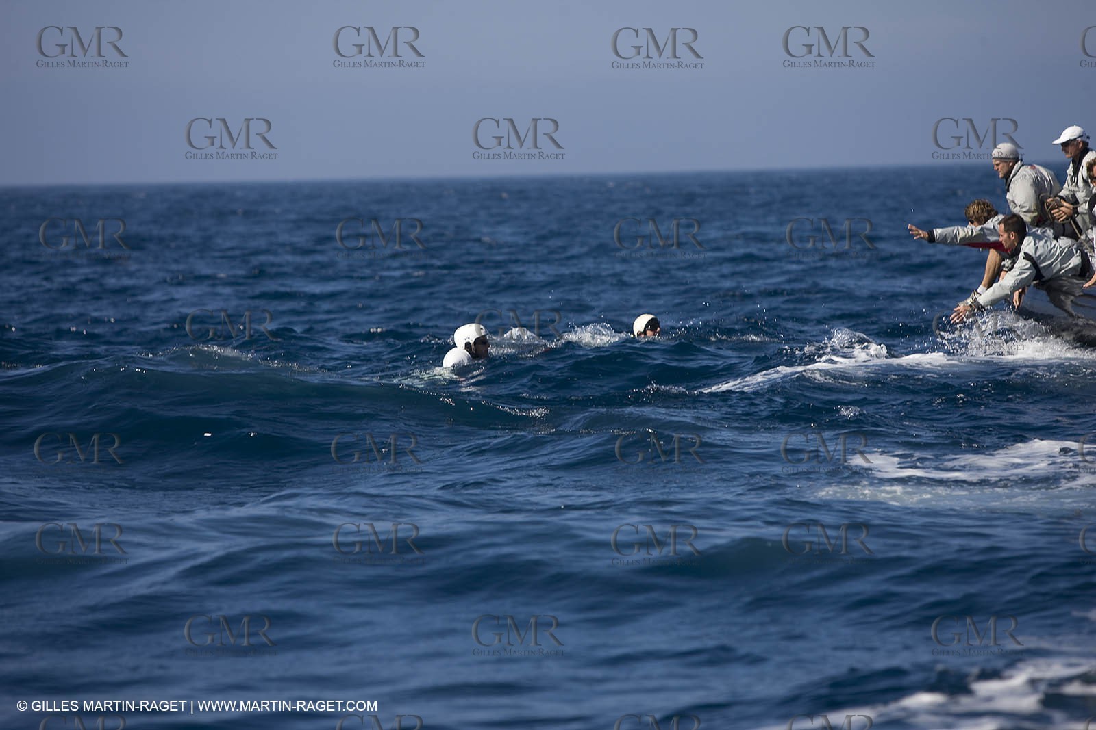 03 11 2009 - San Diego (USA, CA) - 33rd America's Cup - BMW ORACLE Racing - - BOR 90 dismasts when Trialing off San Diego