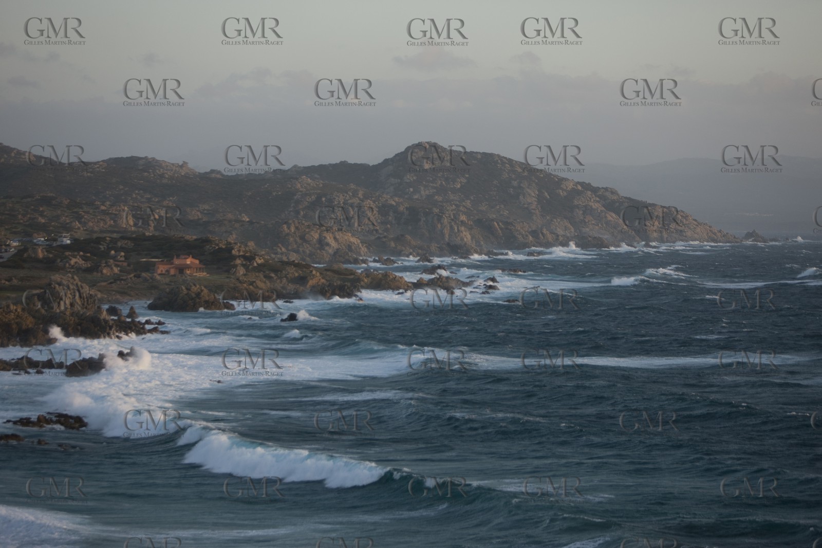 23 04 2008 - - Santa teresa di Gallura (ITA, Sardaigne) -  Mistral gale on the west coast of Testa Cape