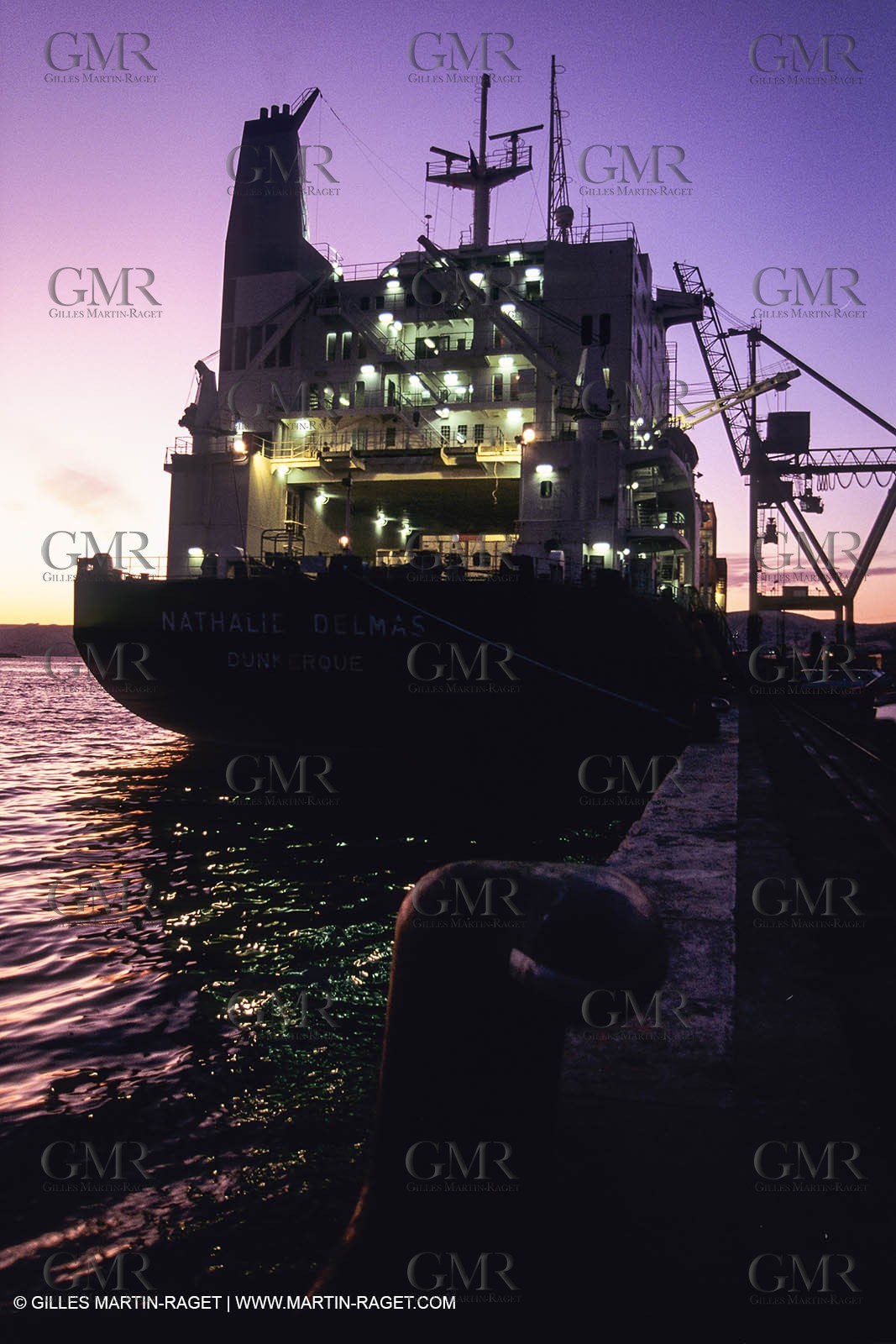 Monde maritime, opérations porturaires, ports, manoeuvres, marine world, harbour operations, maritime shipping,