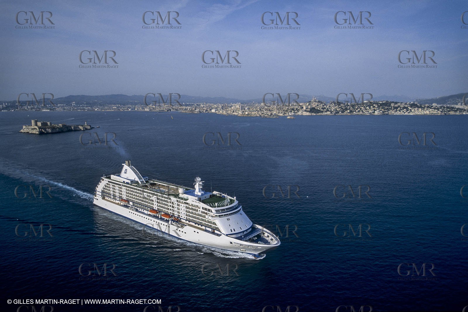 Paquebots, liners, cruise ships