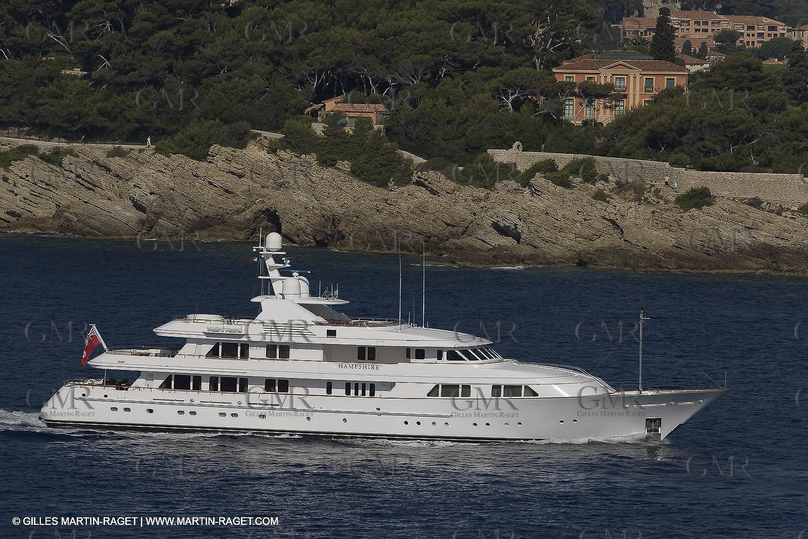28 07 2007 - St Jean Cap Ferrat - SuperYachts - Motor Yachts - Hampshire