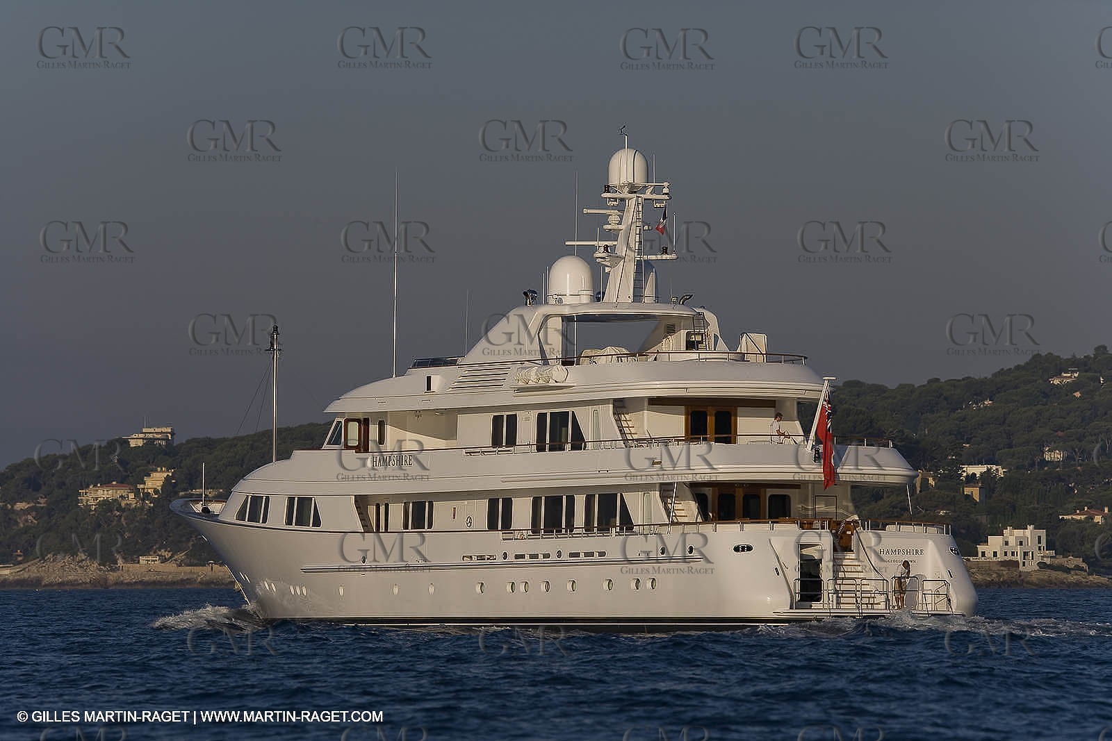 28 07 2007 - St Jean Cap Ferrat - SuperYachts - Motor Yachts - Hampshire