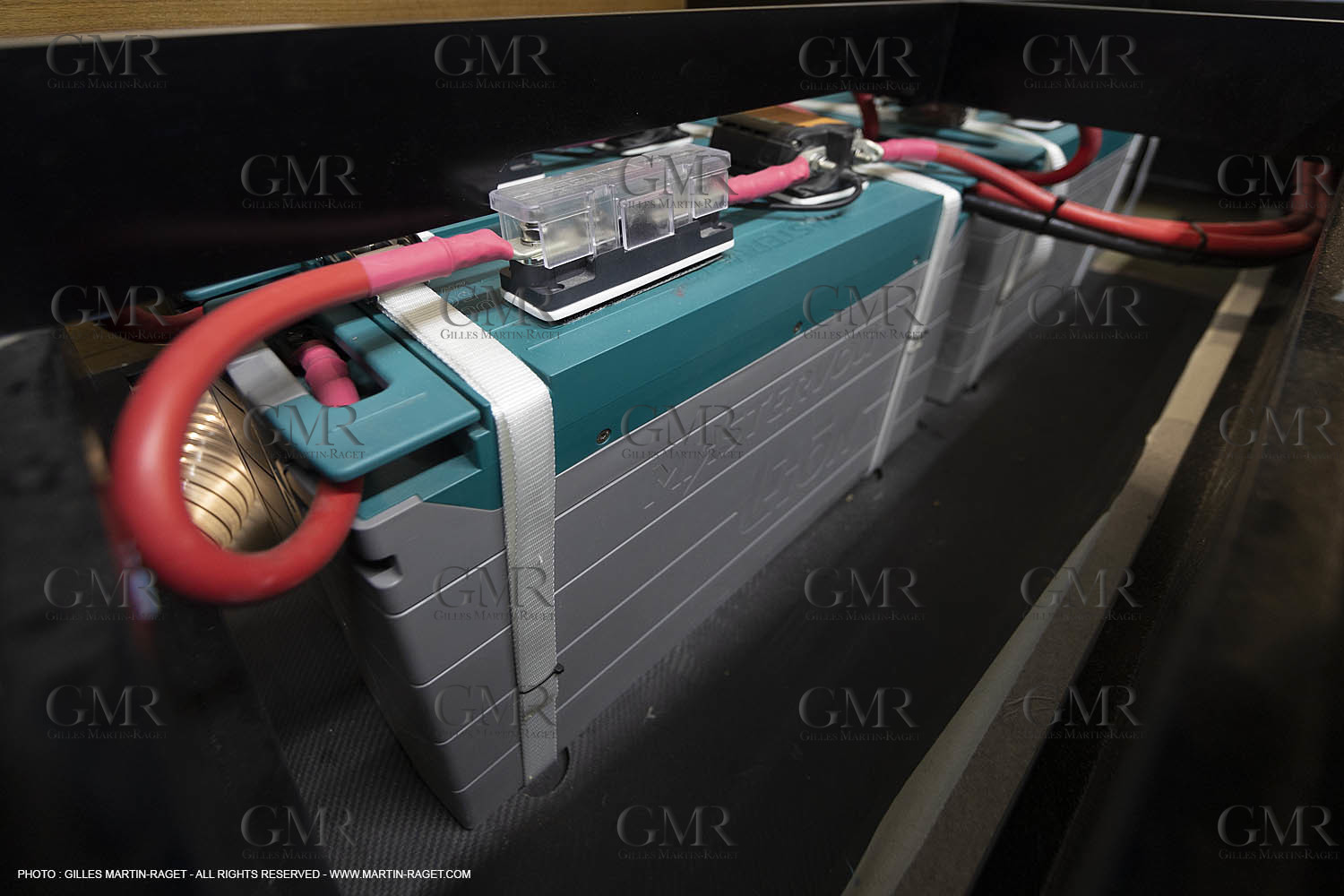 29 10 2018, La Grande Motte (FRA,30), Chantier Gunboat, construction du Gunboat 68, pack batterie carré