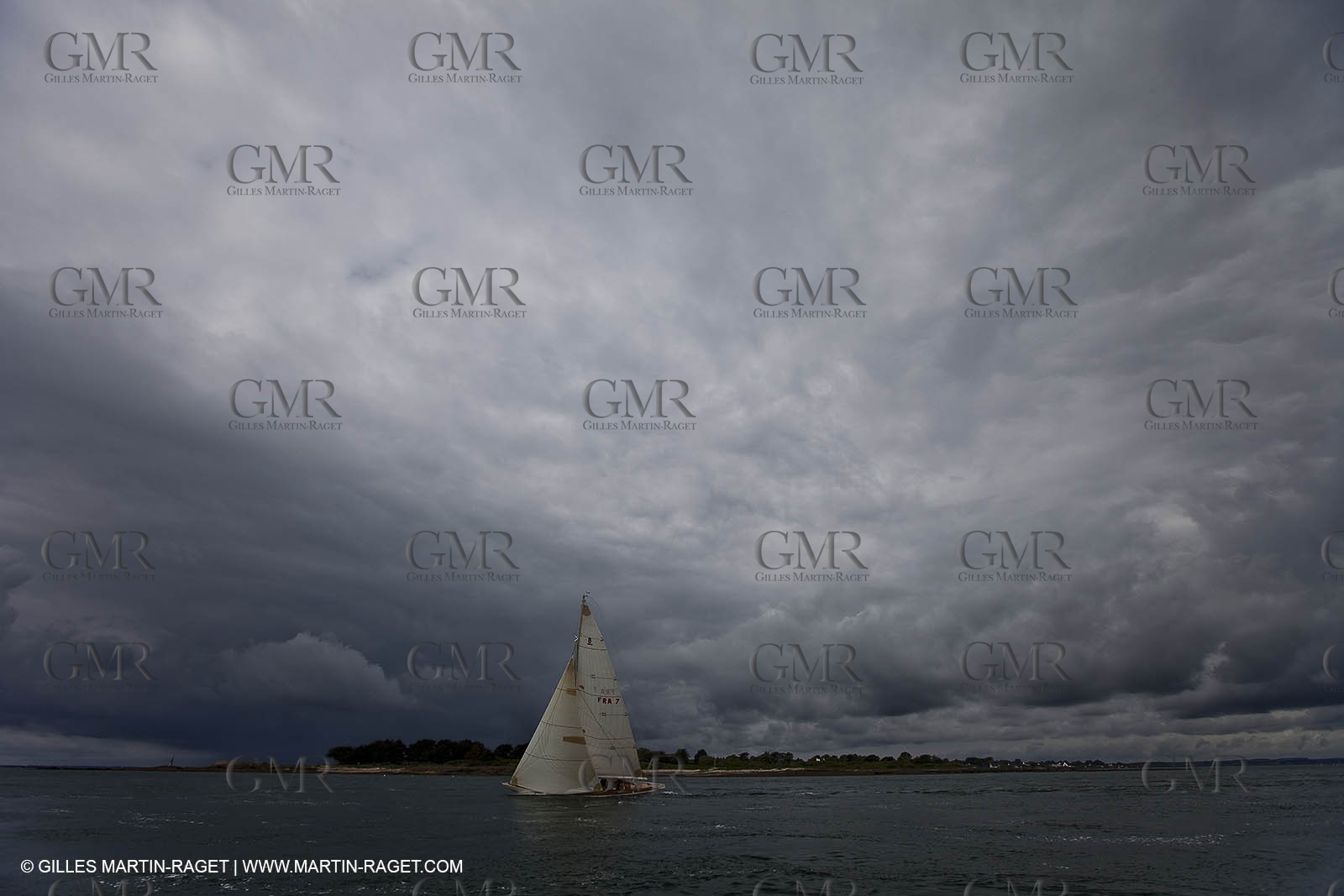 01-05-10 - Le Bono (FRA,56) - Regate Classique - 8m J