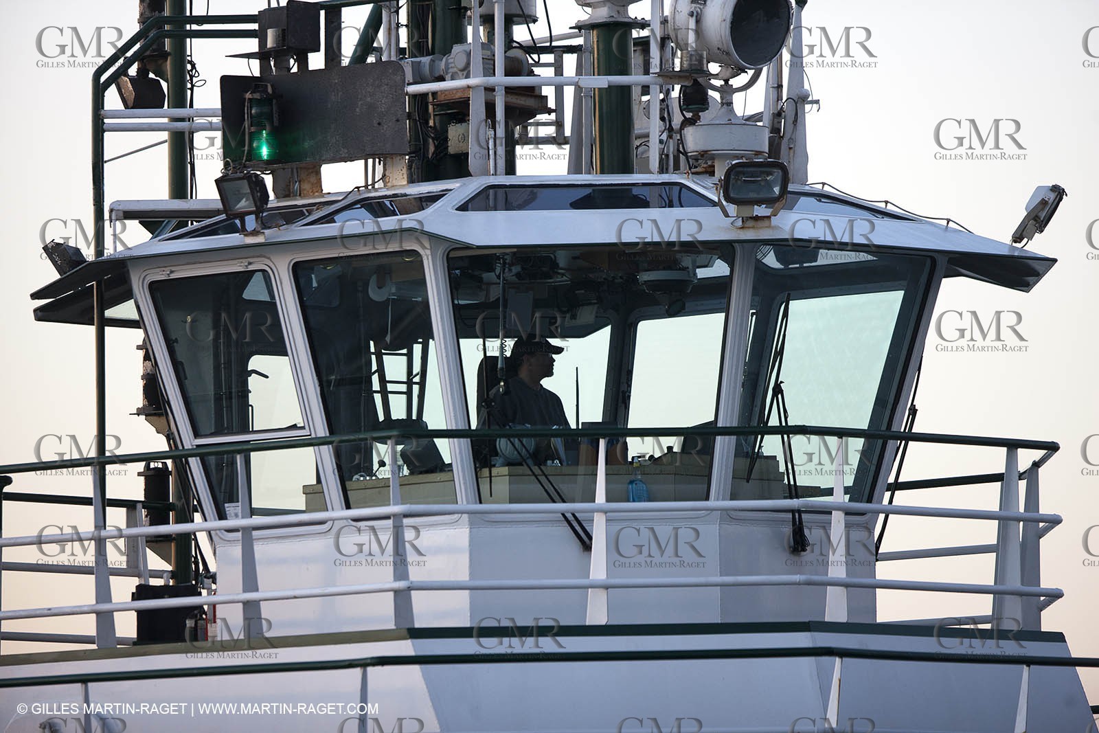 01 03 2011 - San Frnacisco (USA,CA) - Harbour operations - ship details - ship unloading - containers