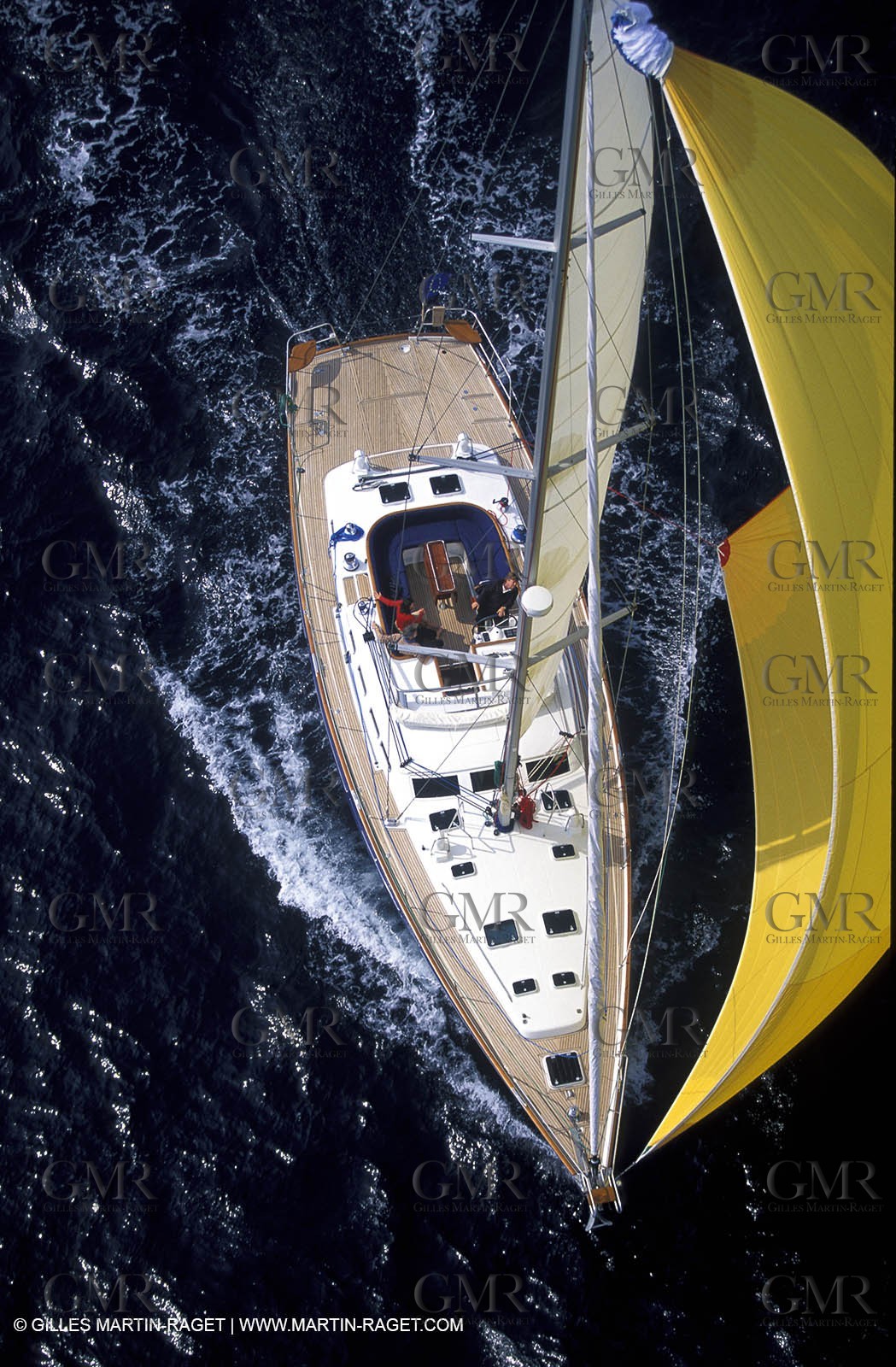 Crusing monohull sailing