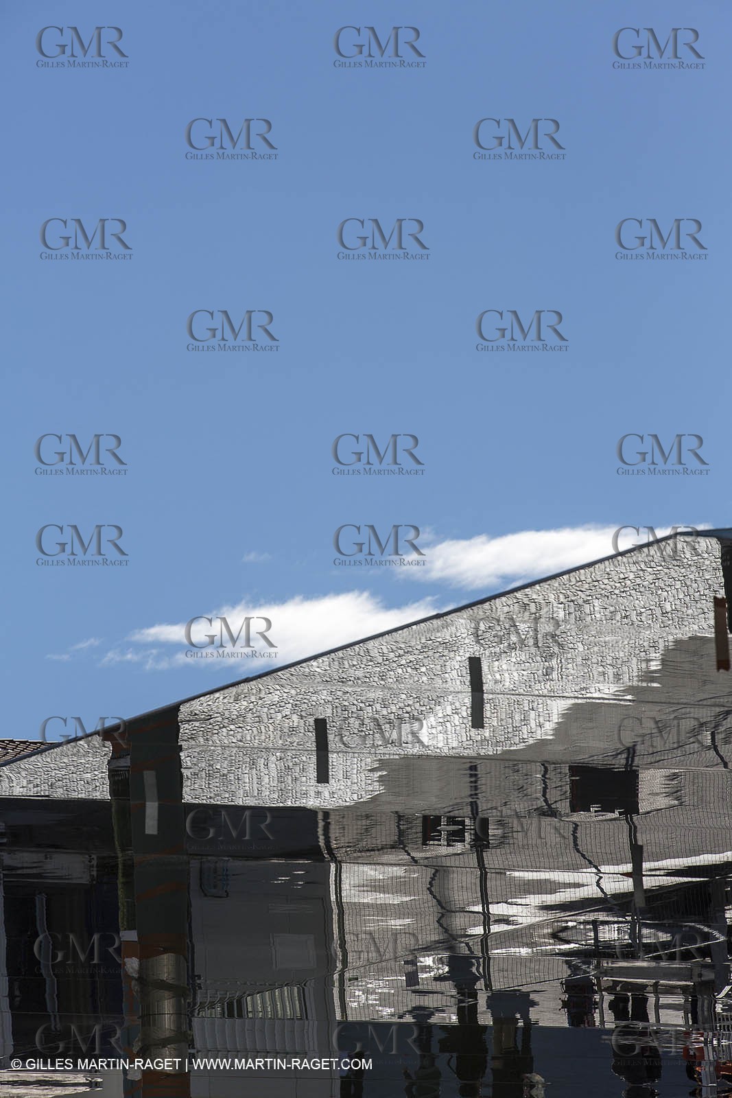 04 02 2013 - Marseille (FRA,13) - Renovation du Quai de la Fraternité (Vieux Port), pose de l'ombrière