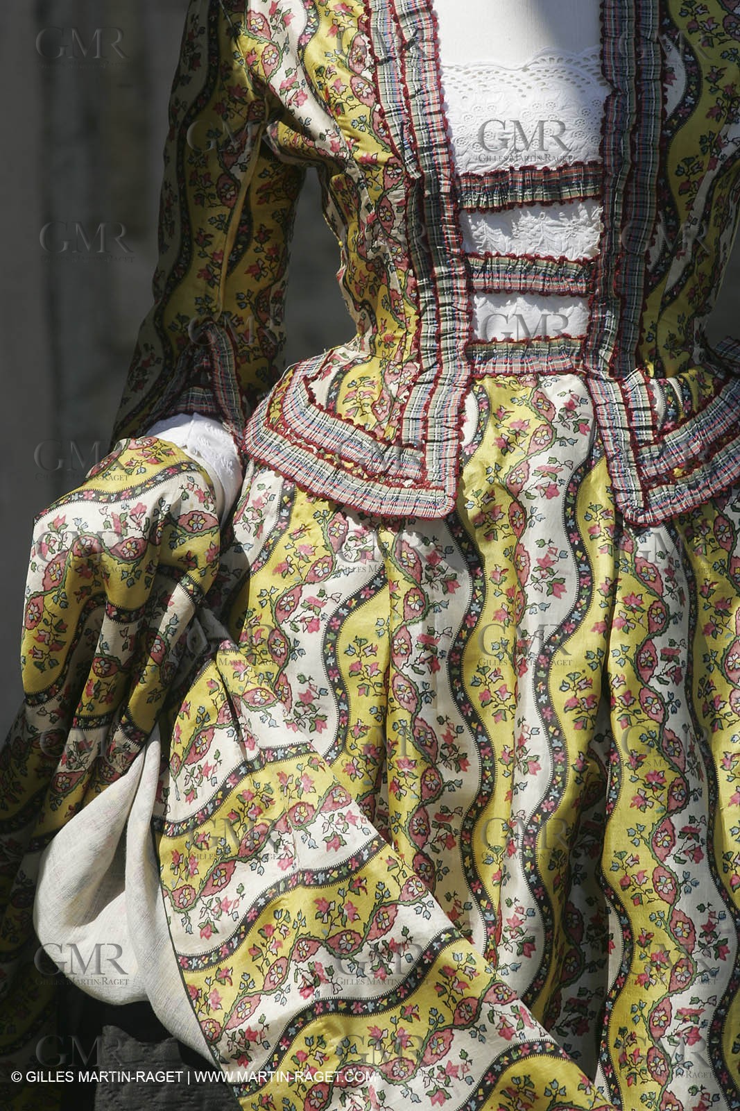 May 2004 - La Tour d'Aigues (FRA, 84) - Old costumes for women of the South exhibition