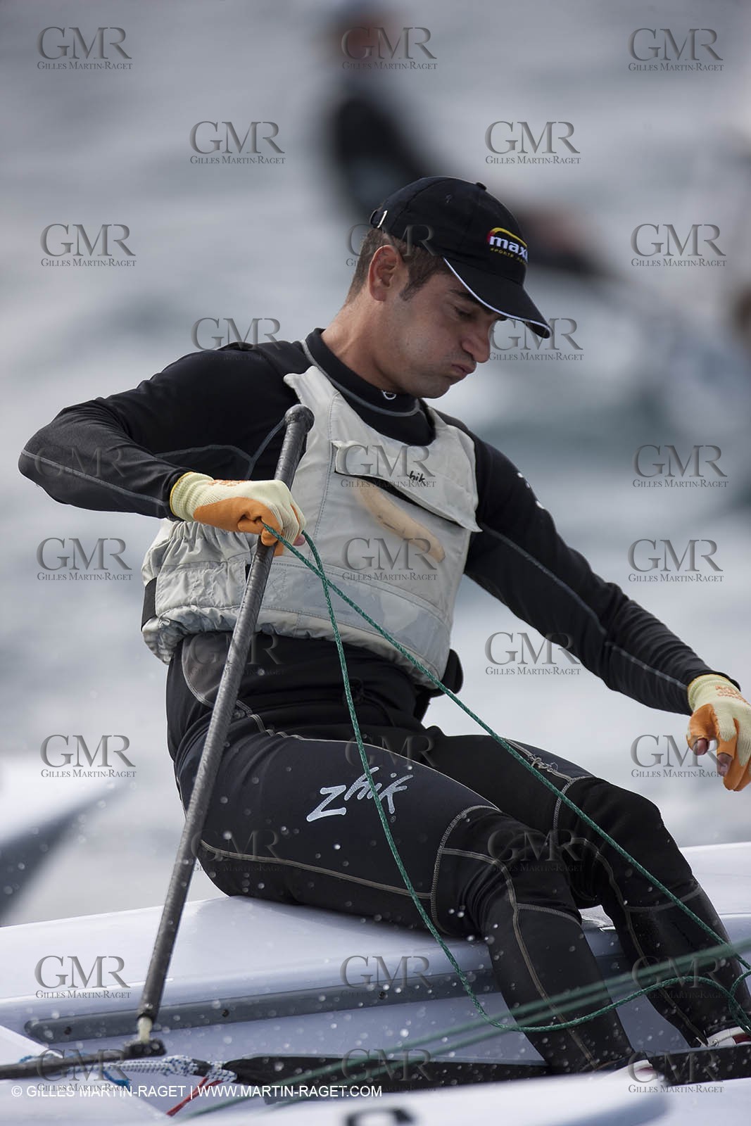 20 04 2010 - Hyères (FRA,83) - SOF 2010 - Zhik Team - Laser Men - Javier Hernandez