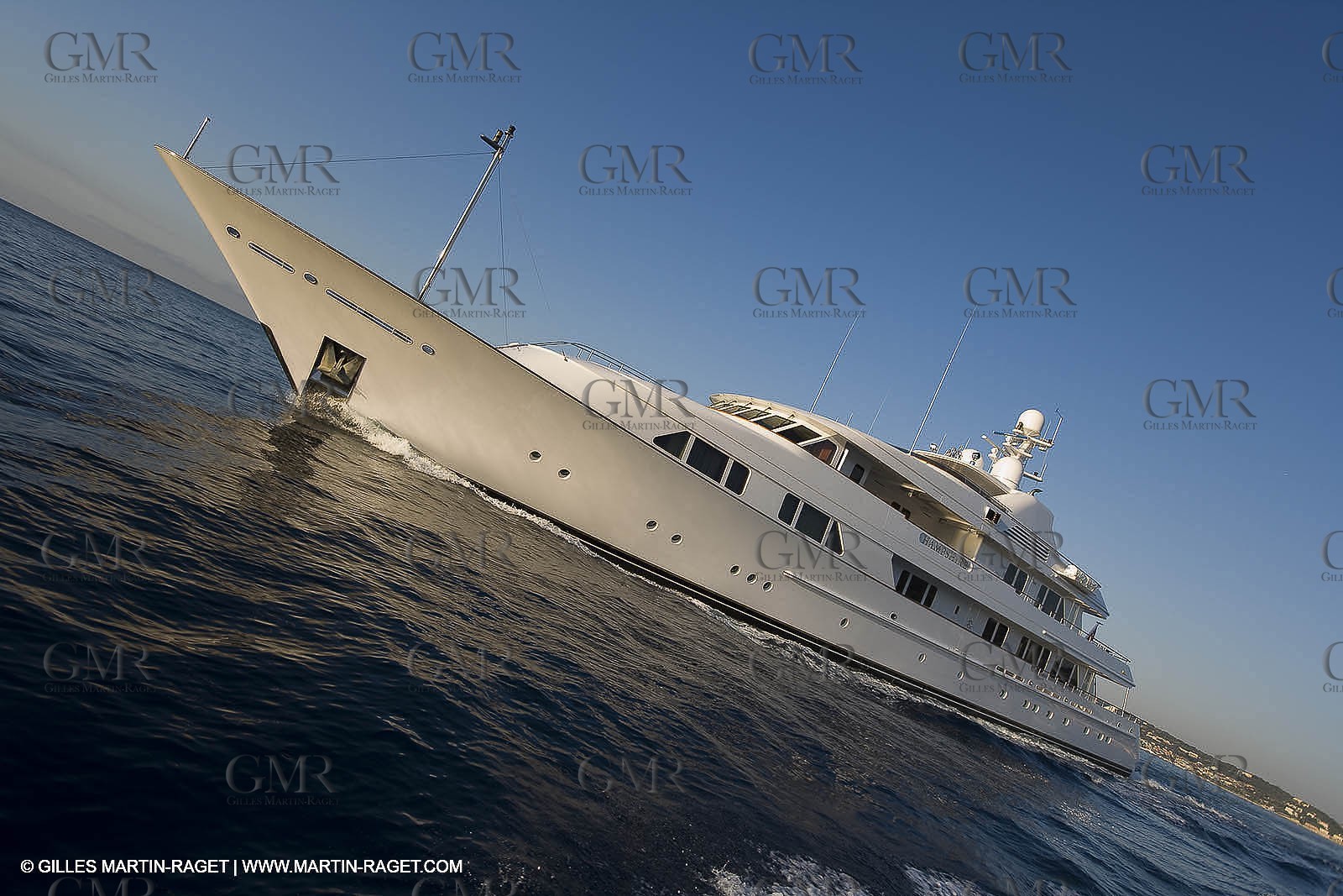 28 07 2007 - St Jean Cap Ferrat - SuperYachts - Motor Yachts - Hampshire