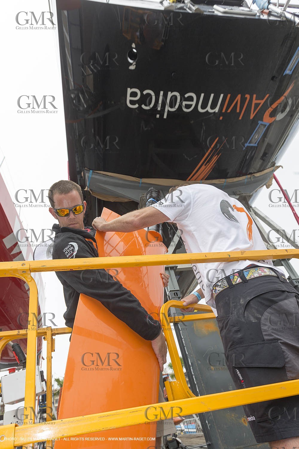 08 11 2014, Capetown (ZAF), Volvo Ocean Race 2014-15, Team Alvimedica, Nursing the boat