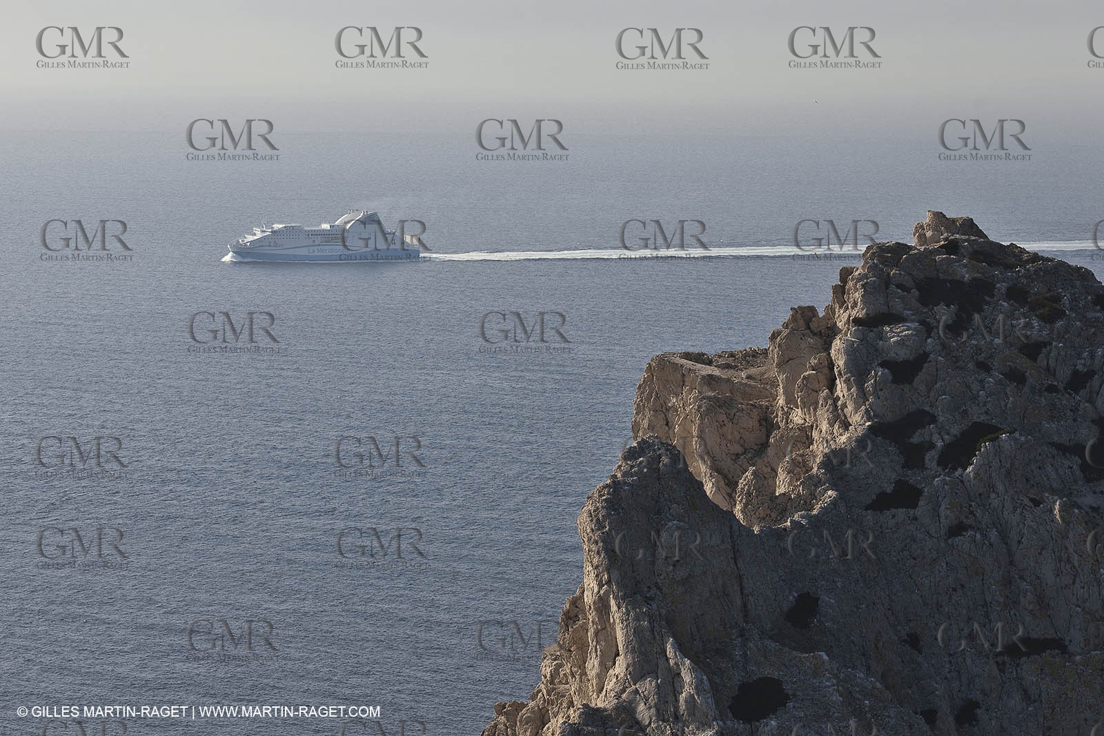 14 01 2012 - Marseille (FRA,13) - Compagnie La Méridionale - le Piana devant Marseille et les Calanques