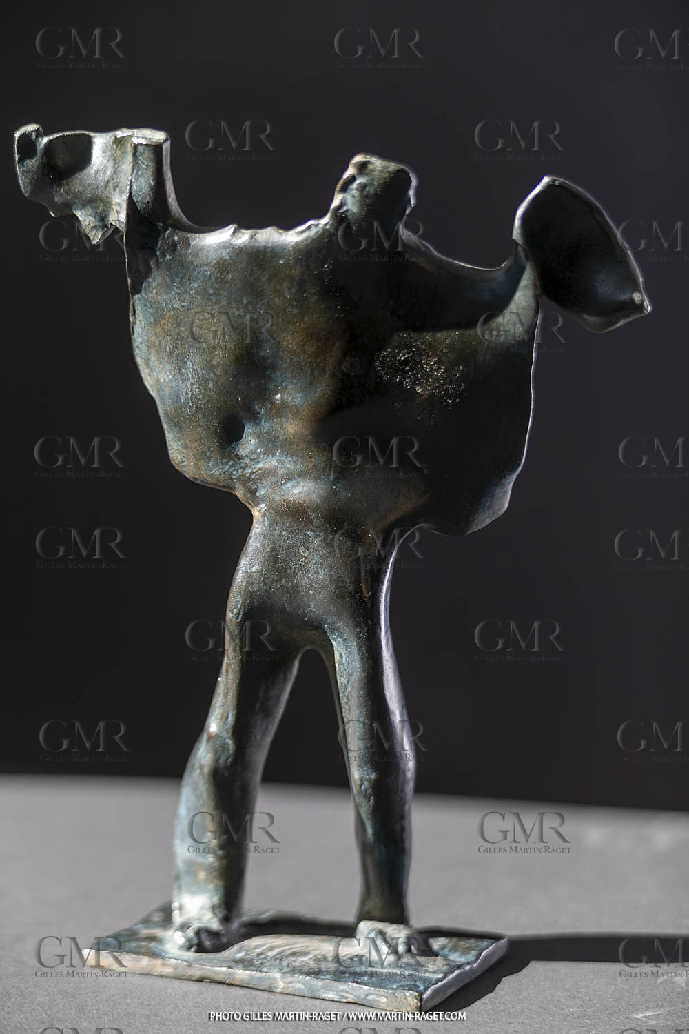 19 02 2020, Marseille, (FRA,13), Oeuvre de Germaine Richier, Homme de la nuit n°1 1954, Bronze patiné foncé, Numéroté EA, Fondeur L. Thinot, Paris, 27,5 x 20,4 x 9 cm, Collection particulière