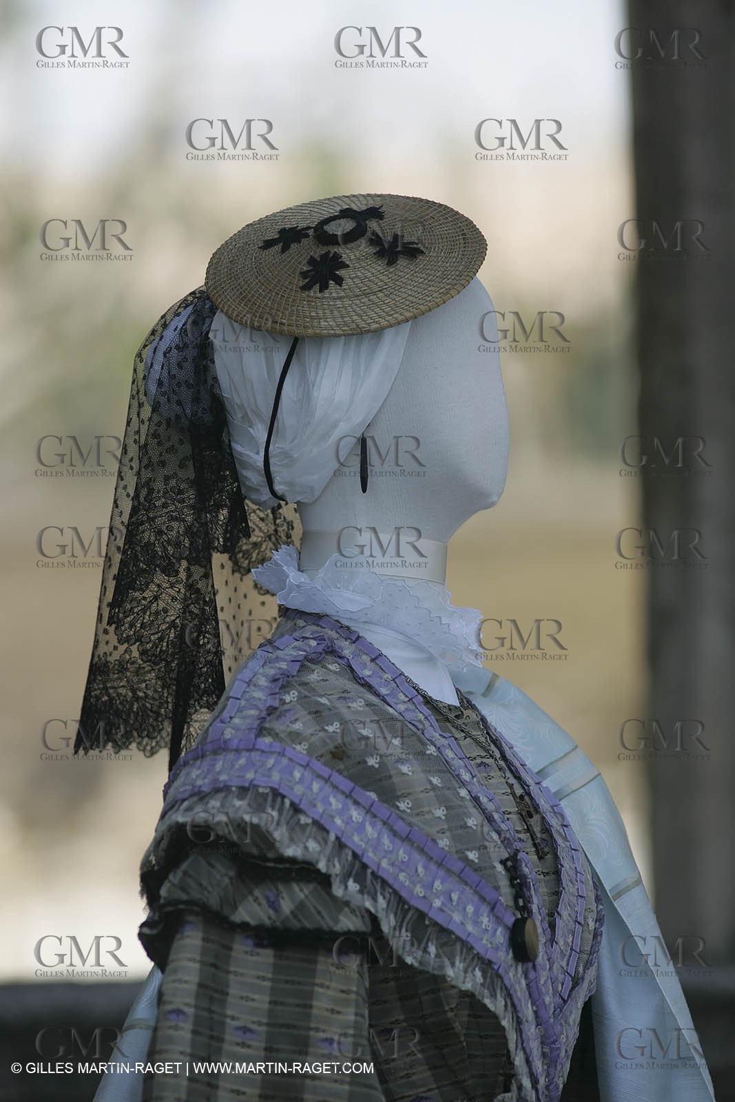 May 2004 - La Tour d'Aigues (FRA, 84) - Old costumes for women of the South exhibition