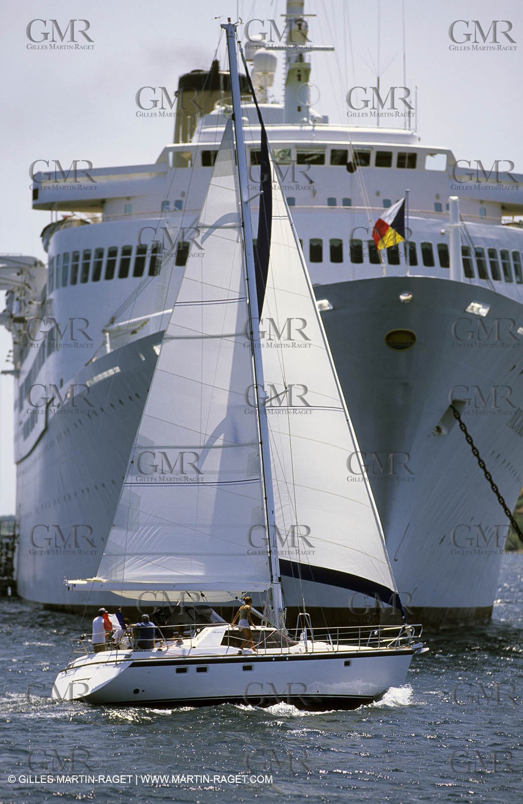 Crusing monohull sailing