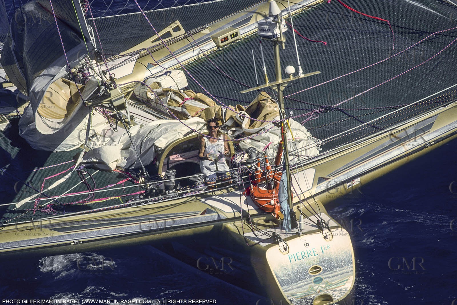 Novembre 1990, Pointe a Pitre (Guadeloupe) Arrivee victorieuse de Florence Arthaud (Groupe Pierre 1er) dans la Route du Rhum