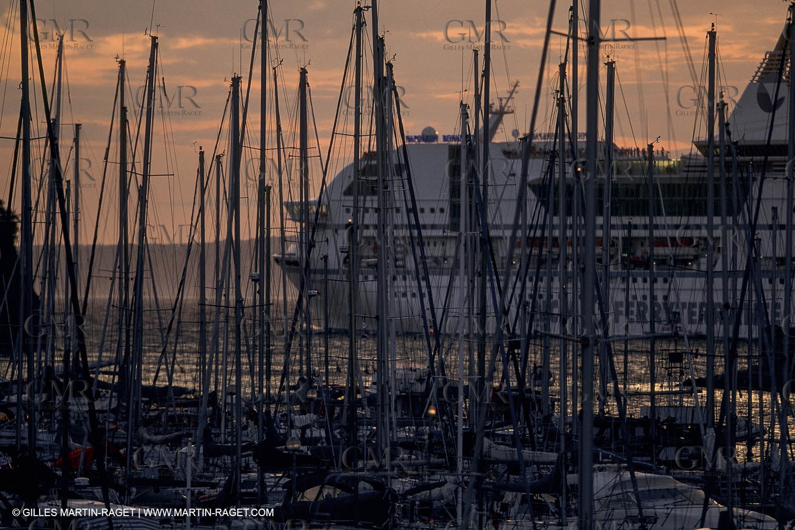 Paquebots, liners, cruise ships