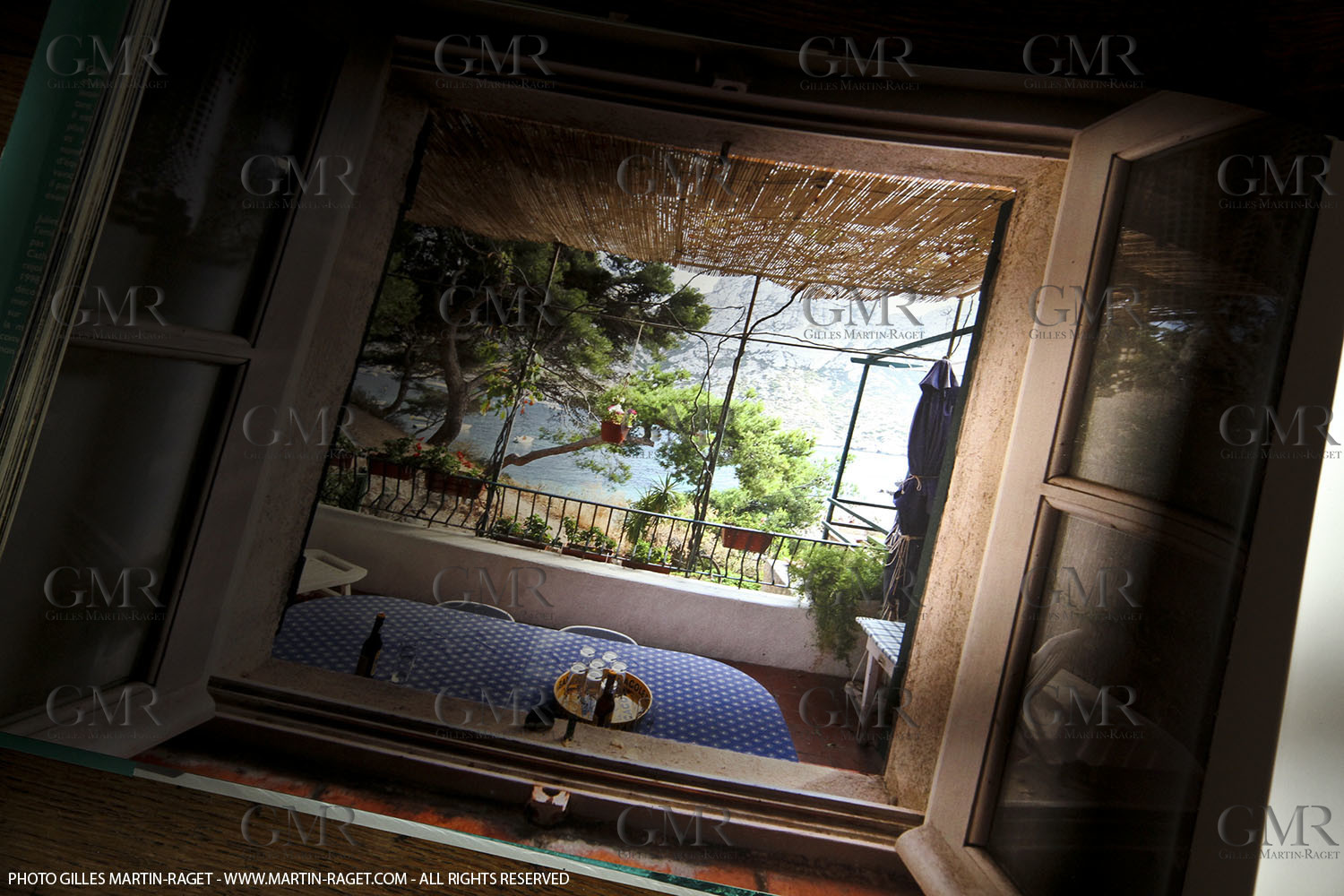 09 11 2010 - Marseille (FRA,13) - Photos odf the book Calanques, Si proches, si lointaines, Ed. Cres, Words by Juliette Lembot, Photos by Gilles Martin-Raget