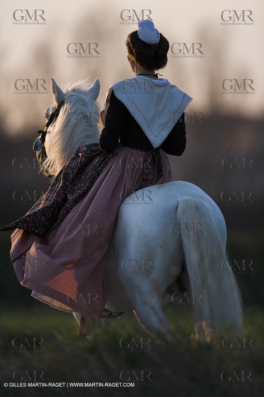 23 02 2007 - Arles, Nathalie Chay, Queen of Arles - Amazone horse riding