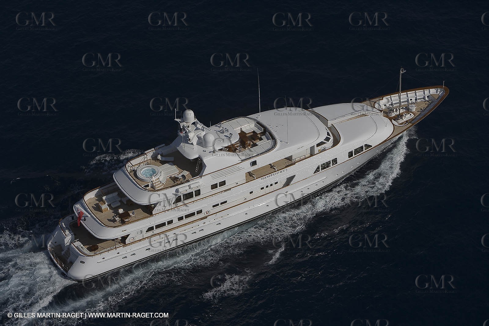 28 07 2007 - St Jean Cap Ferrat - SuperYachts - Motor Yachts - Hampshire