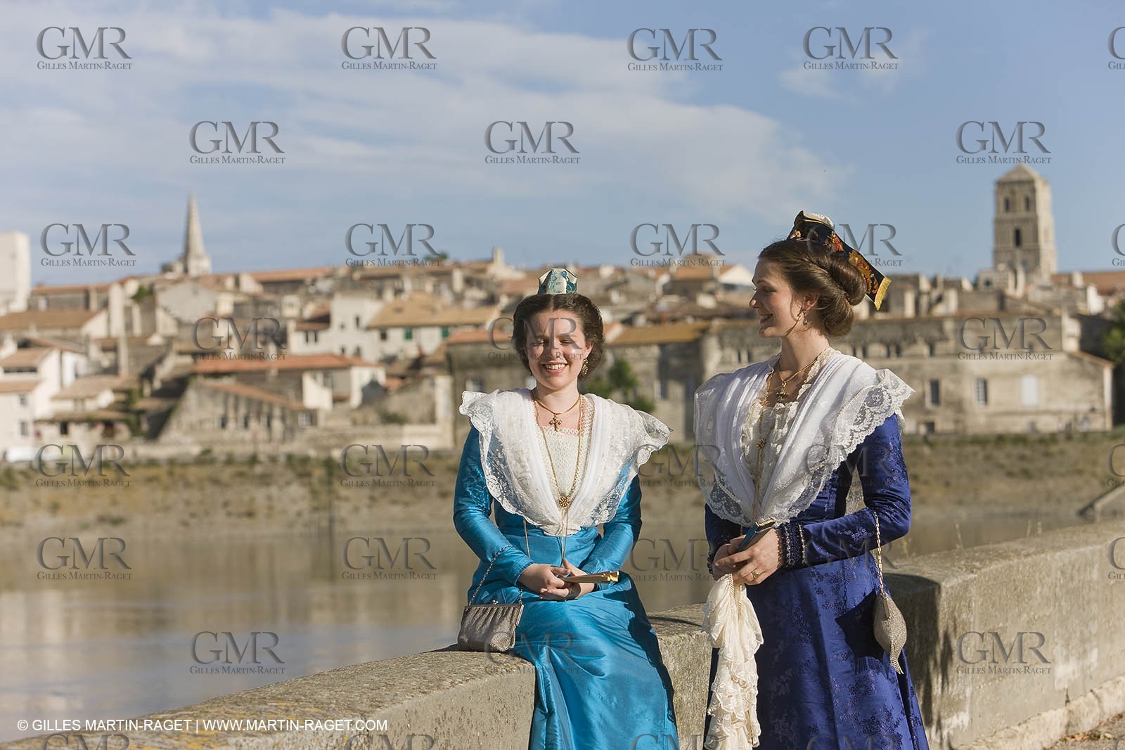 17 juin 2008-  Arles (Fra,13) - Deux reines d'Arles, Caroline Serre et Nathalie Chay