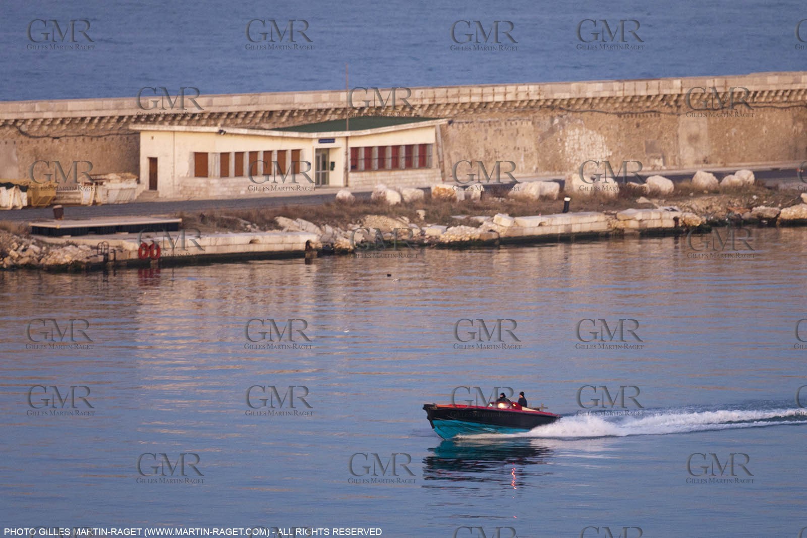 17 02 2012 - Marseille (FRA,13) - Arrivée dans le port de marseille à bord du Piana (Cie La Méridionale)