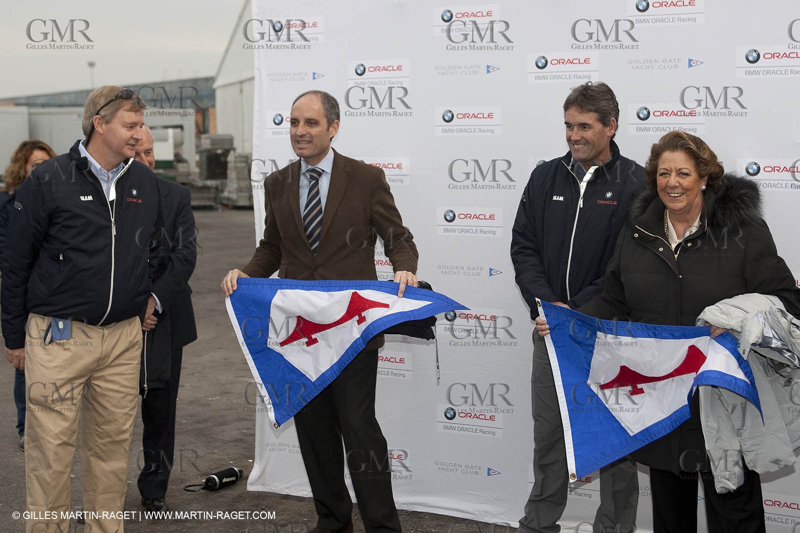 19 01 2010 - Valencia (ESP) - 33rd America's Cup - BMW ORACLE Racing - Francisco Camps (Generaliat Valenciana president) and Rita Barbeira (Valencia mayoress) visit - With Tom Ehman and Russell Coutt