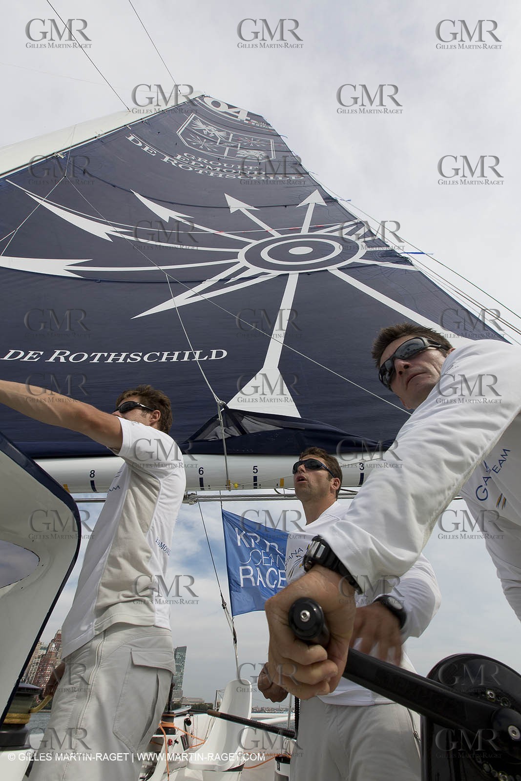 05 07 2012 - New York (USA) - Ocean Krys Race - Speed runs in fornt of NY city