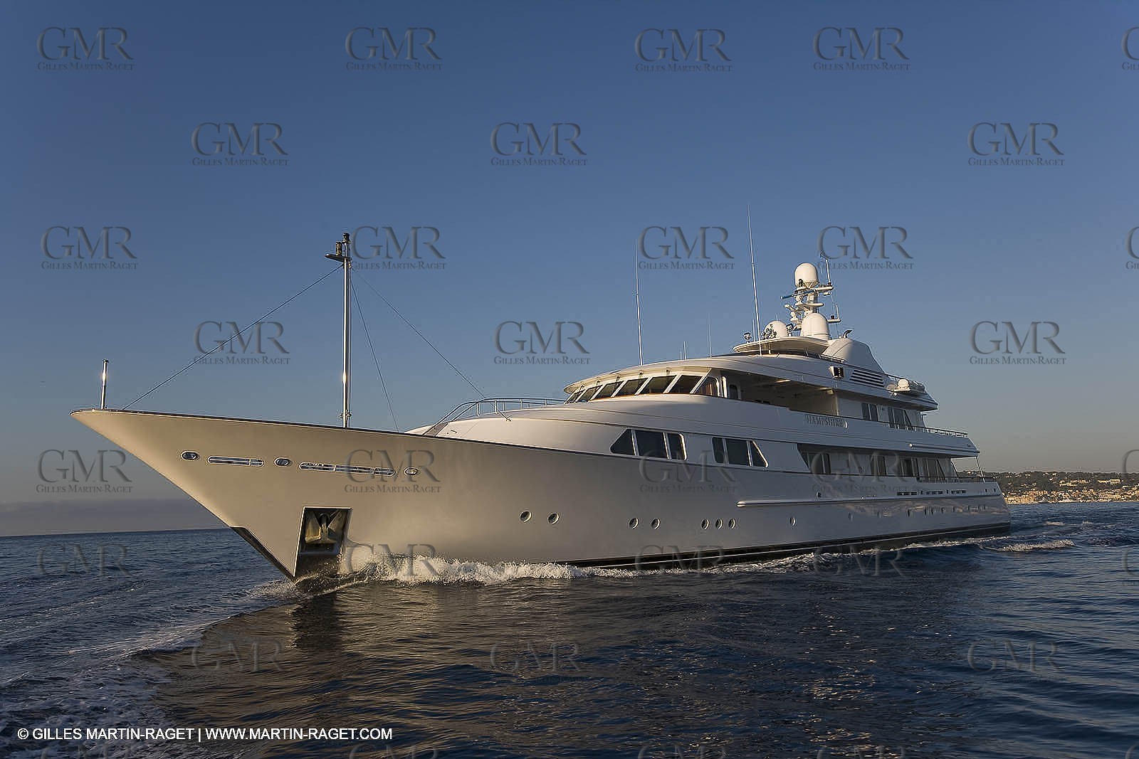 28 07 2007 - St Jean Cap Ferrat - SuperYachts - Motor Yachts - Hampshire
