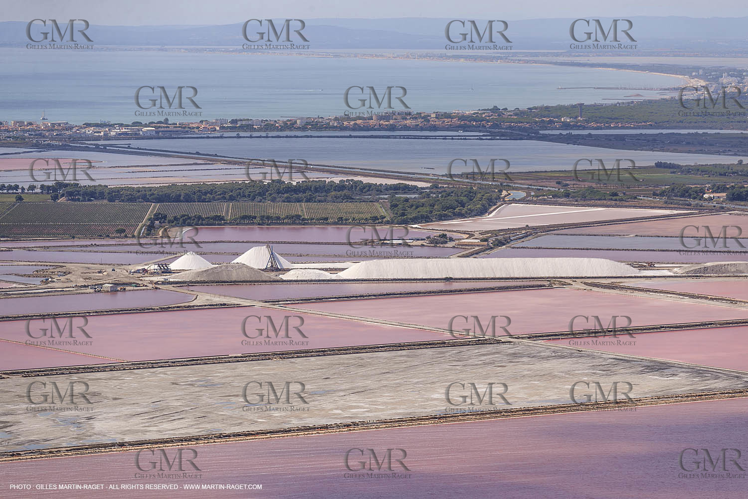 Marais salants à Aigues Mortes
