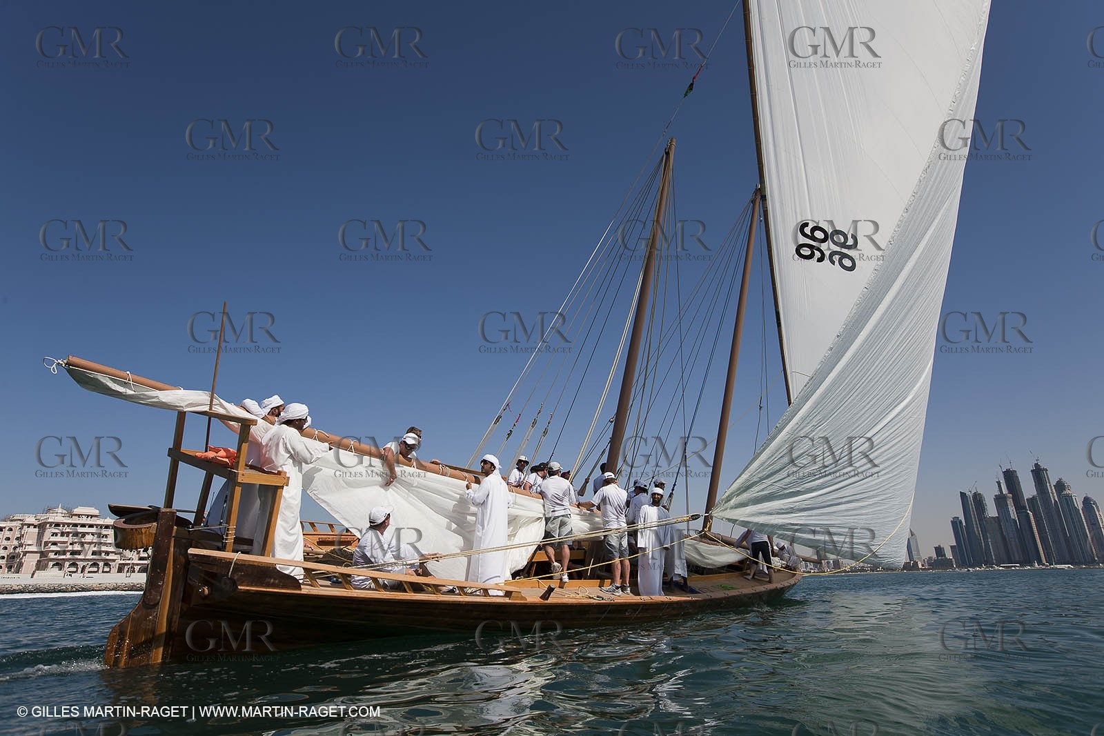 20 11 2010 - Dubai (UAE) - Dubai Louis Vuitton Trophy - Traditionnal dhow races for competing teams