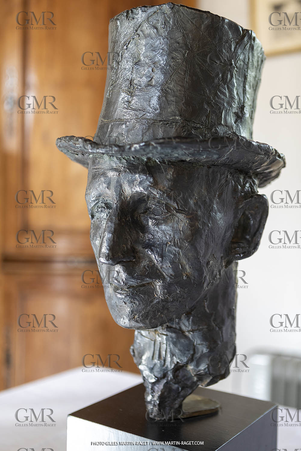 11 02 2020, St Rémy de Provence (FRA,13), Oeuvre de Germaine Richier, Le Prestidigitateur 1945, Bronze patiné foncé, Epreuve d'exposition, 43,5 x 244 x 29 cm, Collection particulière