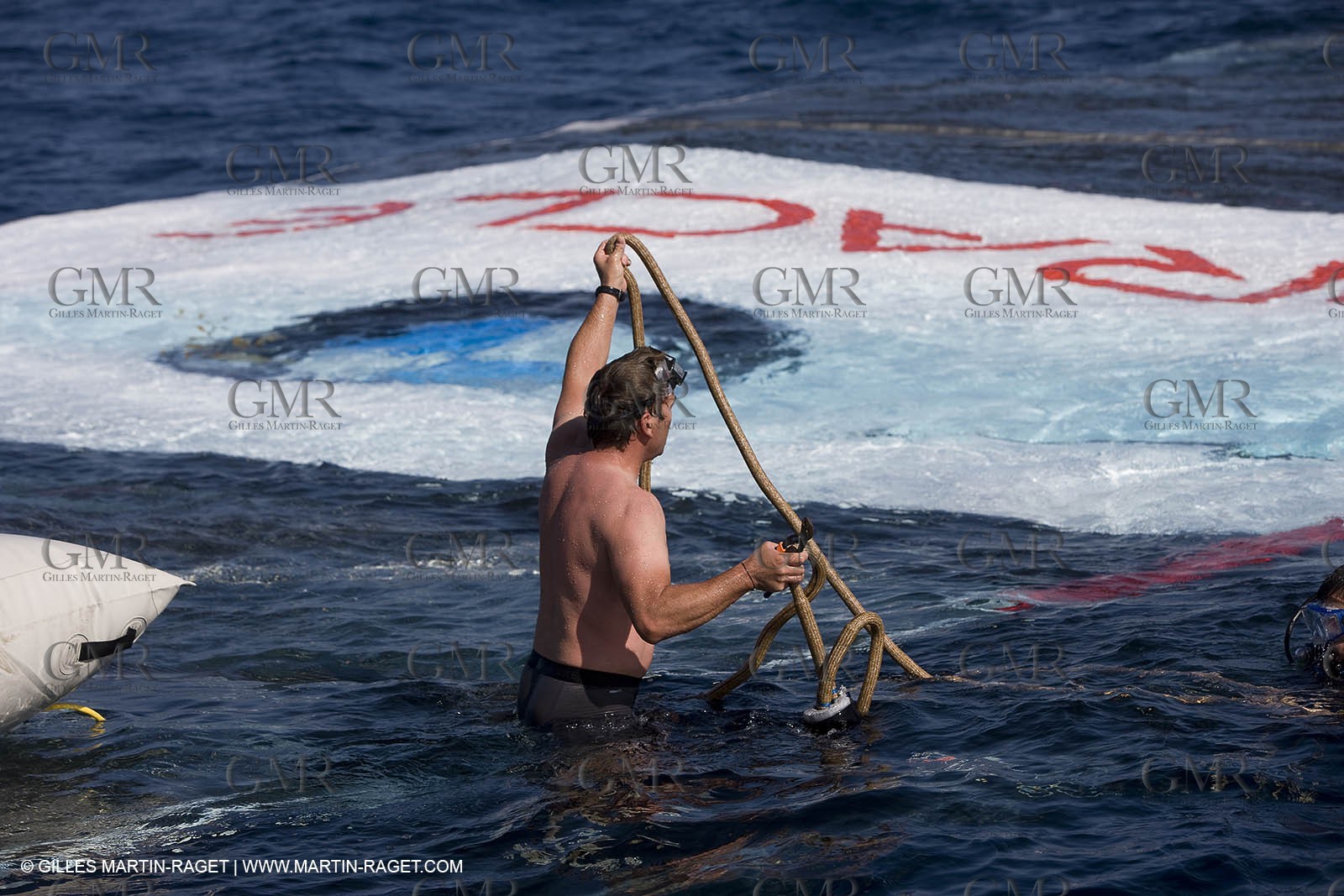 03 11 2009 - San Diego (USA, CA) - 33rd America's Cup - BMW ORACLE Racing - - BOR 90 dismasts when Trialing off San Diego