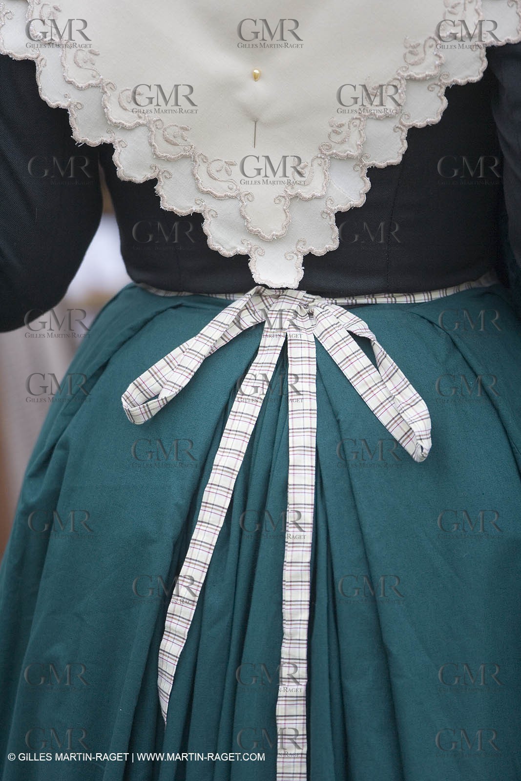 24 02 2007 - Saintes Maries of the Sea (FRA, 13) - Queen of Arles and her assistants in Camargue