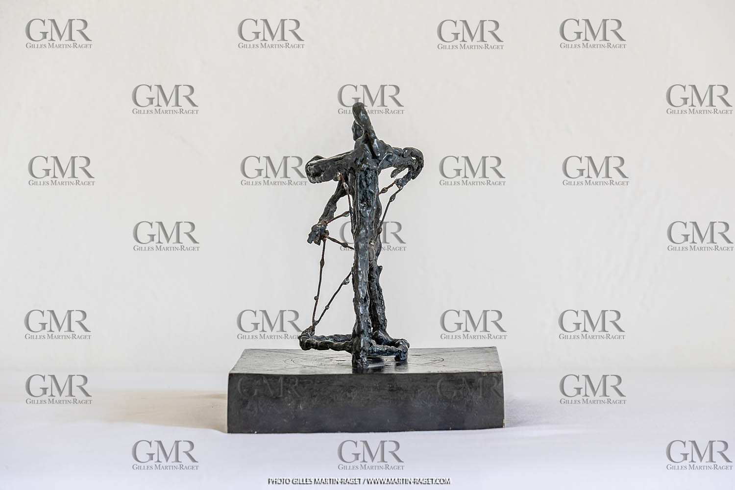 12 07 2020, St Rémy de Provence (FRA,13), Oeuvre de Germaine Richier, Le Sablier I 1946, Bronze patiné foncé, Epreuve d'exposition, Fondeur L.Thinot, Paris, 20,5 x 17 x 17 cm, Collection particulière