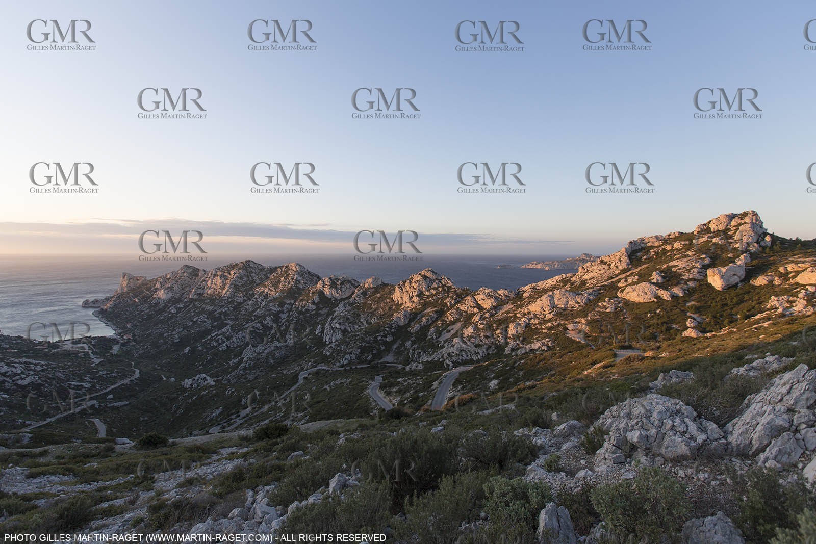 05 03 2015, Marseille (FRA,13), Col de Sormiou, Marseilles as seen from Sormiou pass