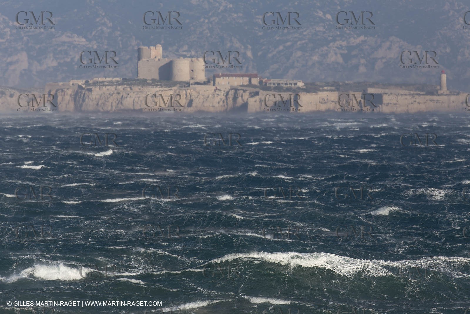 14 03 13 - Marseille (FRA) - Tempête de Mistral