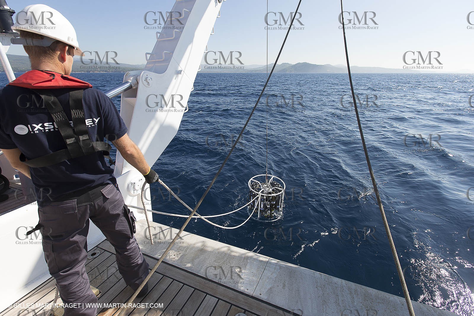 11 09 2014 - la Ciotat (FRA,13) - onboar Al Azzizi, oceanographic research ship buit by H2X boat yard, measure devices manipuation