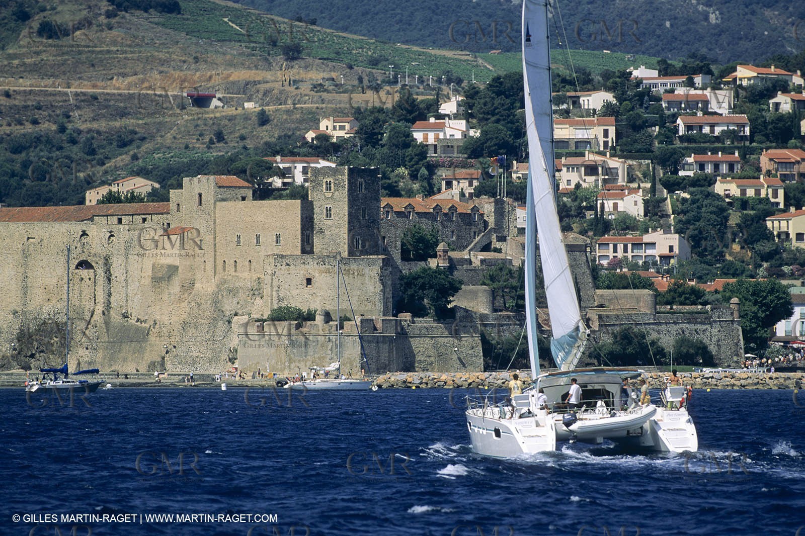 Sailing, cruising, multihulls under sails