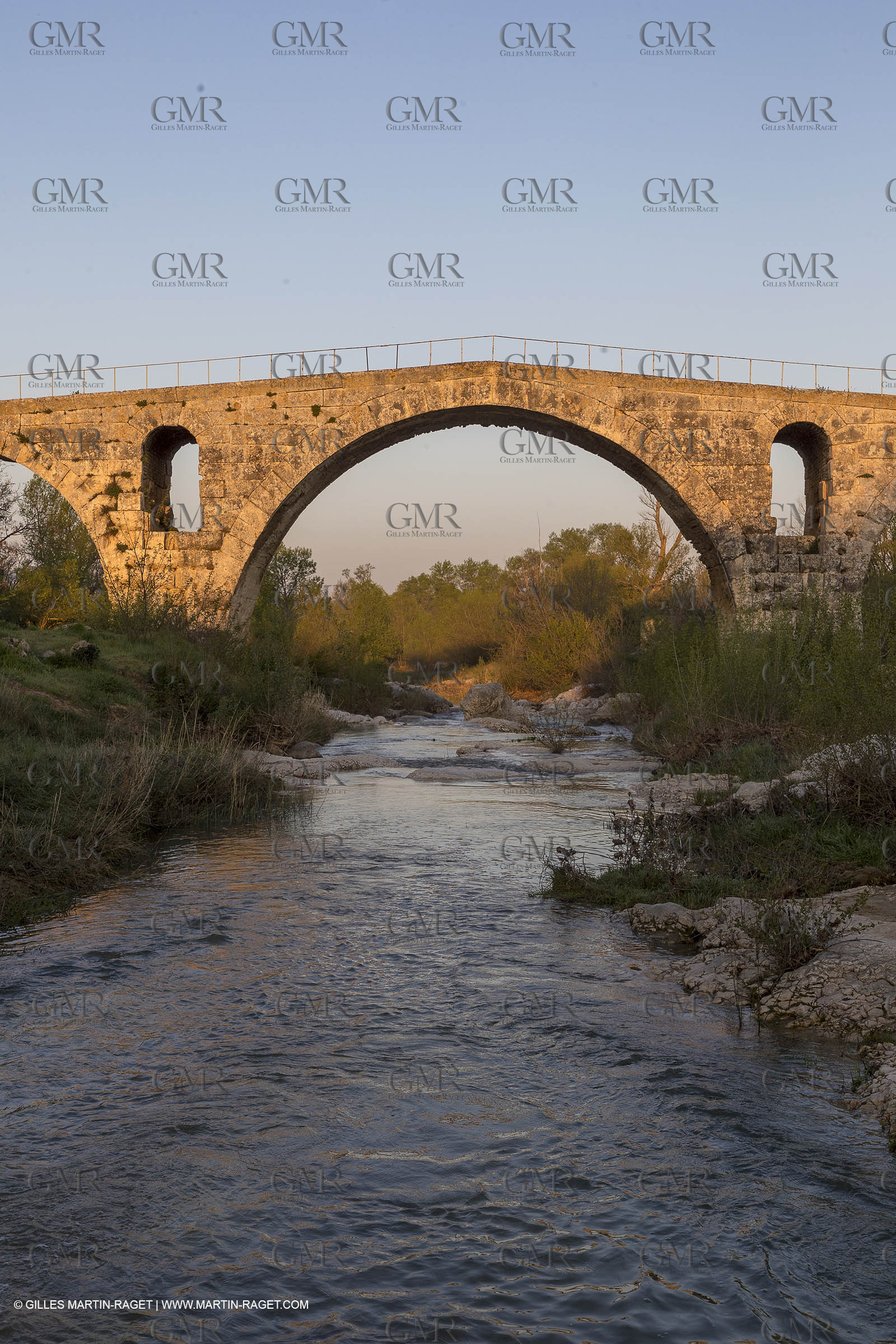 21 04 2018, Bonnieux (FRA,84), Pont Julien et environs