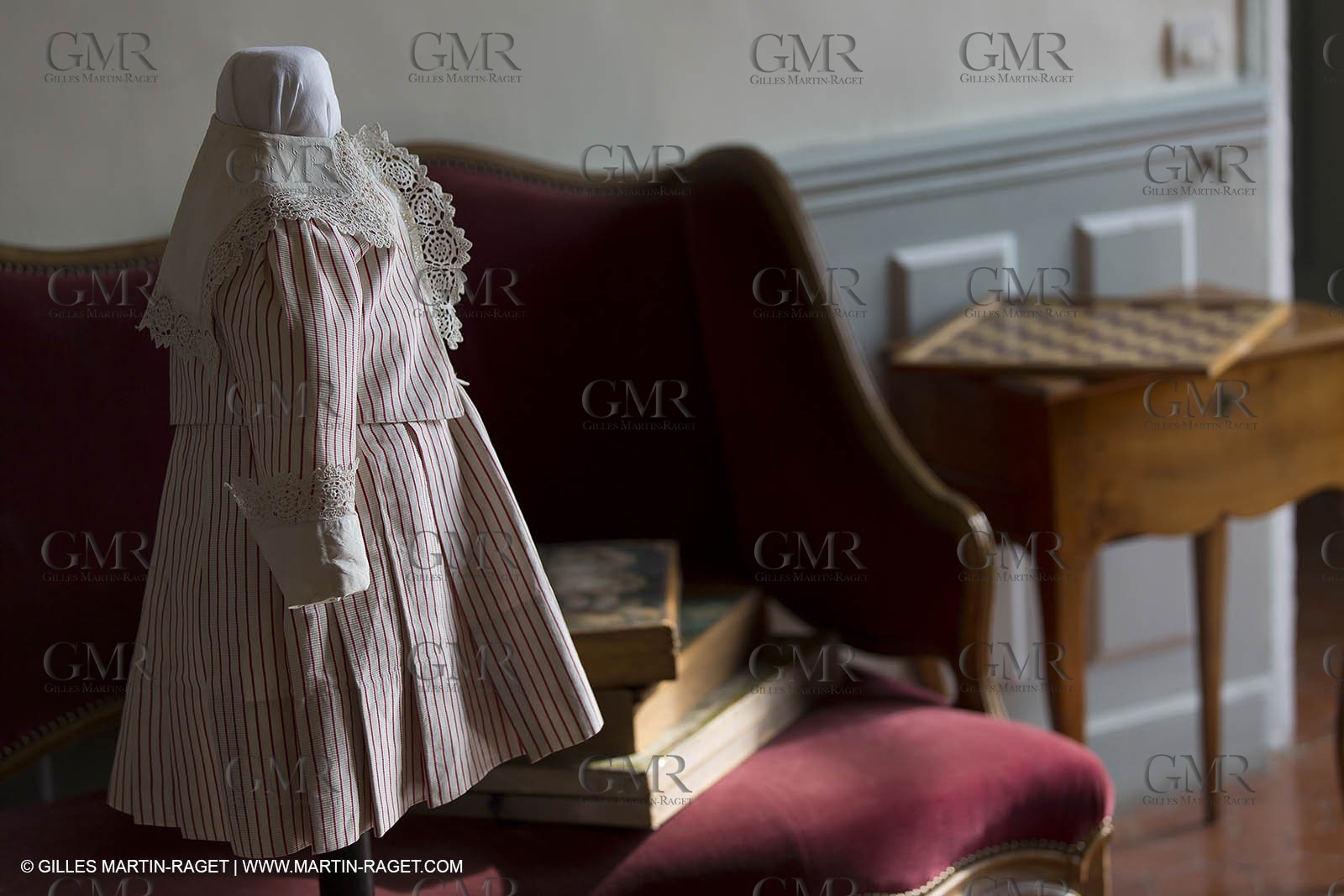 31 10 2013 - Ansouis (FRA,84) - Ansouis castle - Costumes of the exhibit Men costumes