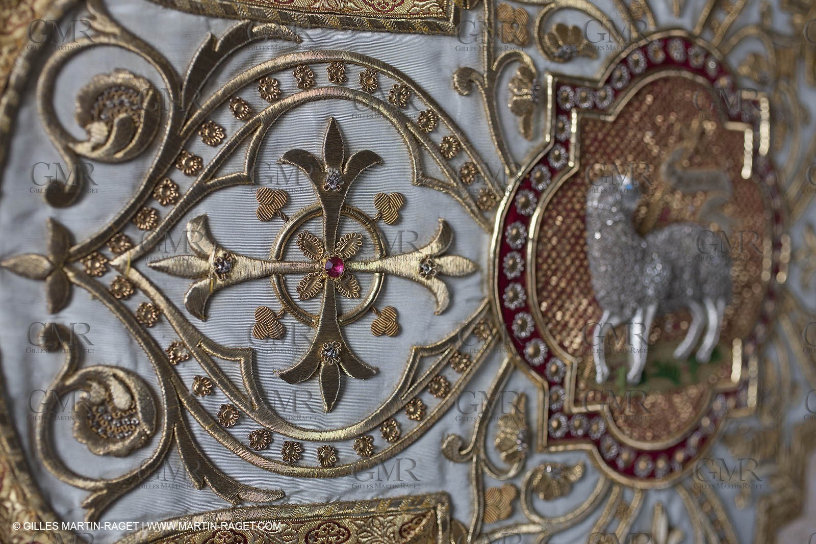 04 02 2013 - Marseille(FRA,13), Notre Dame de la Garde, liturgical clothing