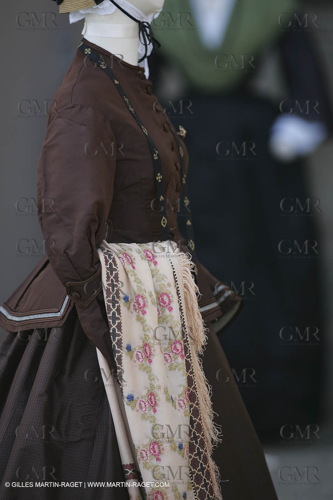 May 2004 - La Tour d'Aigues (FRA, 84) - Old costumes for women of the South exhibition