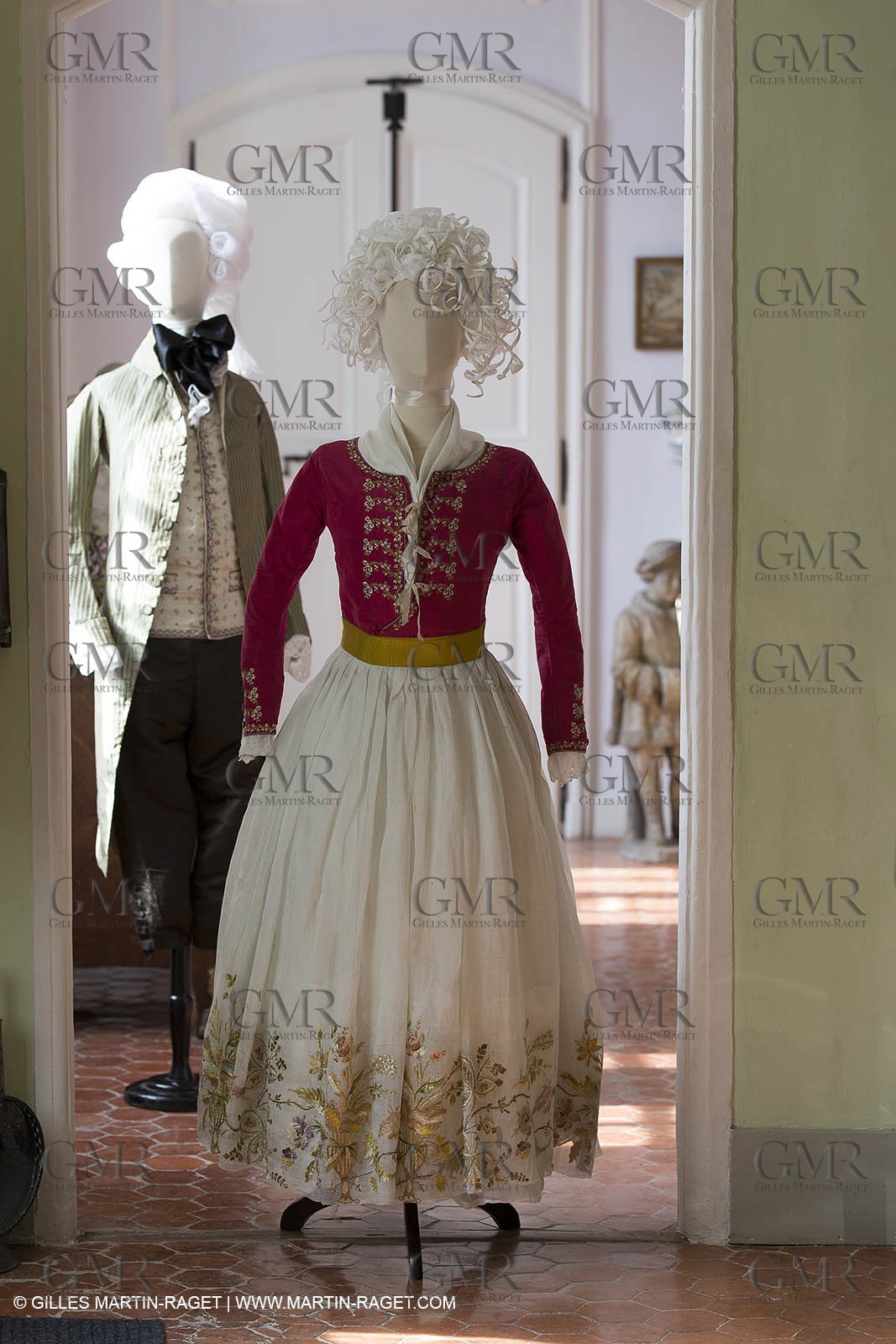 31 10 2013 - Ansouis (FRA,84) - Ansouis castle - Costumes of the exhibit Men costumes