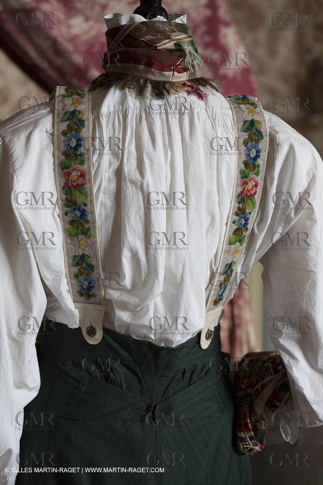 31 10 2013 - Ansouis (FRA,84) - Ansouis castle - Costumes of the exhibit Men costumes