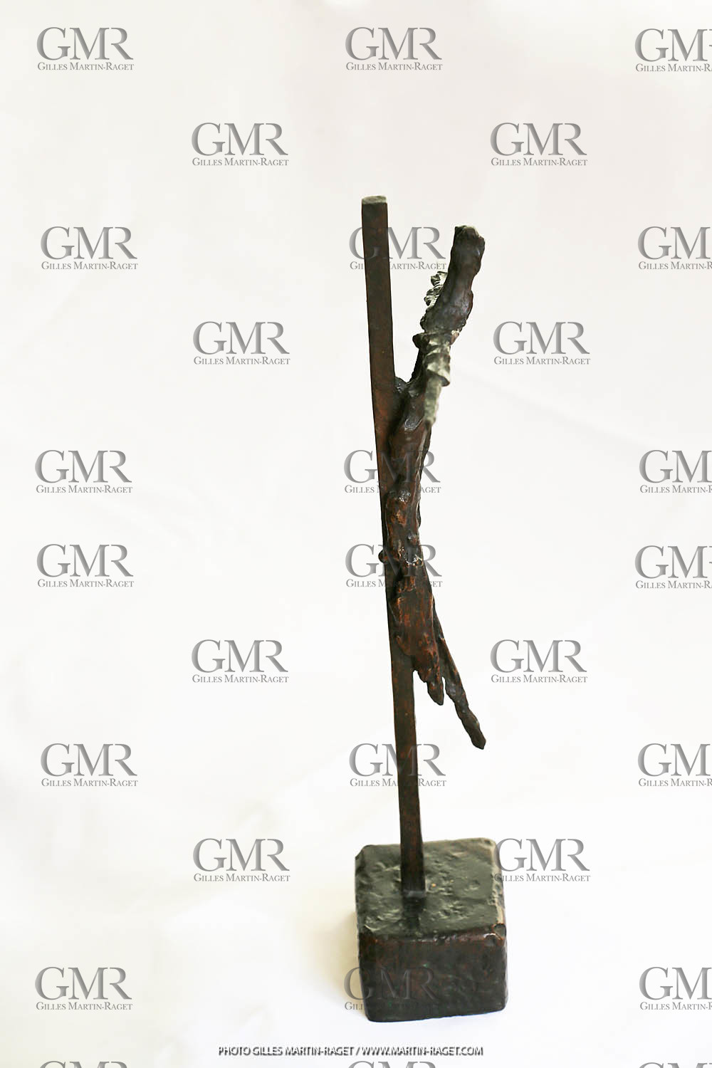 20 03 2016, St Remy de Provence, Oeuvre de Germaine Richier, Le Christ d'Assy I, petit 1950, Bronze patiné foncé, 45 x 32,5 x 8 cm, Collection particulière